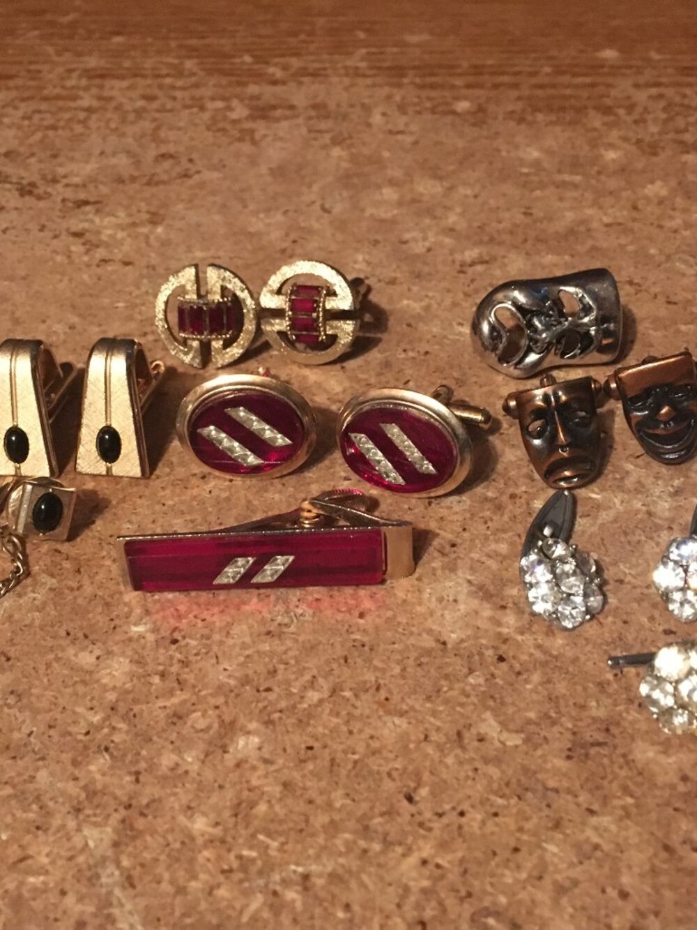 6 SETS OF MEN'S CUFFLINKS, TIE TAC TIE CLIP RED & WHITE ONYX COLOR SWANK